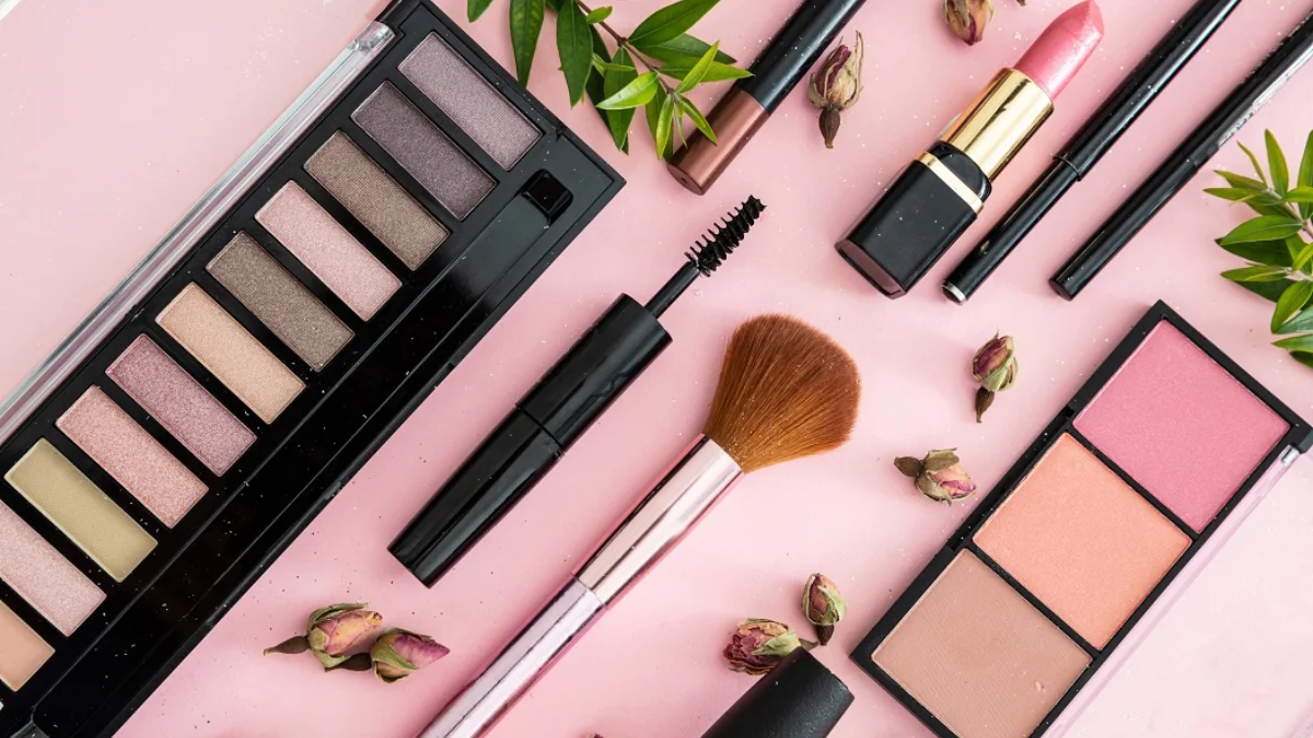 Os 10 Melhores Produtos de Maquiagem de 2024: O Que Está Bombando nos Marketplaces